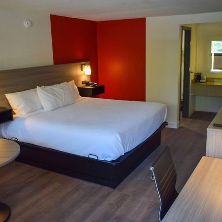 Motel Ramada By Wyndham Cleveland Airport West à Fairview Park Extérieur photo