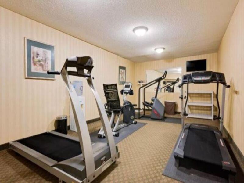 Motel Ramada By Wyndham Cleveland Airport West à Fairview Park Extérieur photo