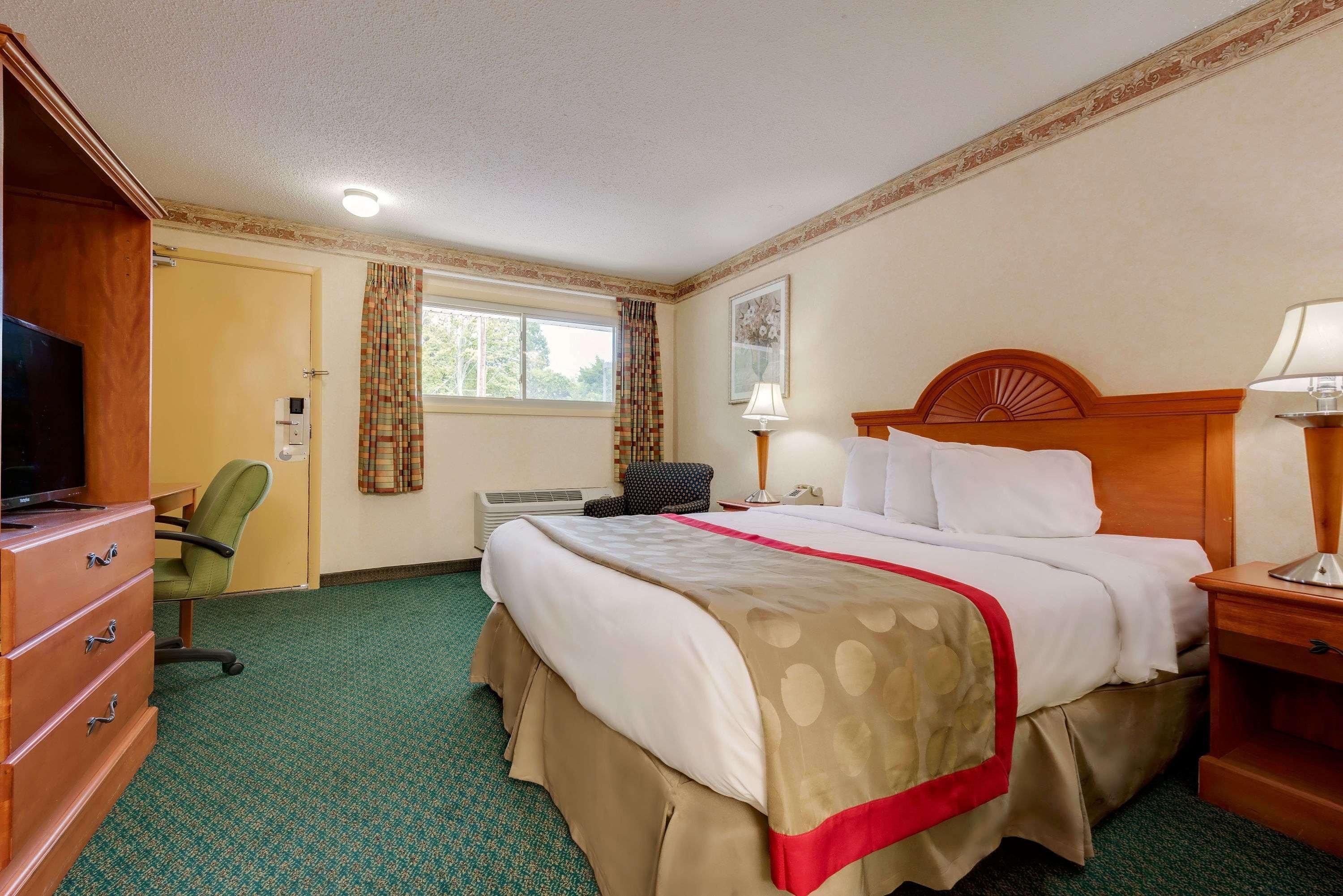 Motel Ramada By Wyndham Cleveland Airport West à Fairview Park Extérieur photo