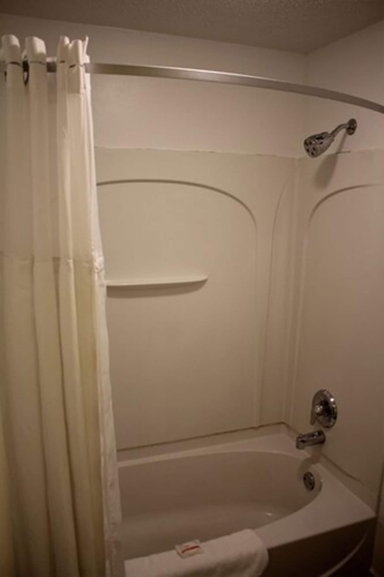 Motel Ramada By Wyndham Cleveland Airport West à Fairview Park Extérieur photo