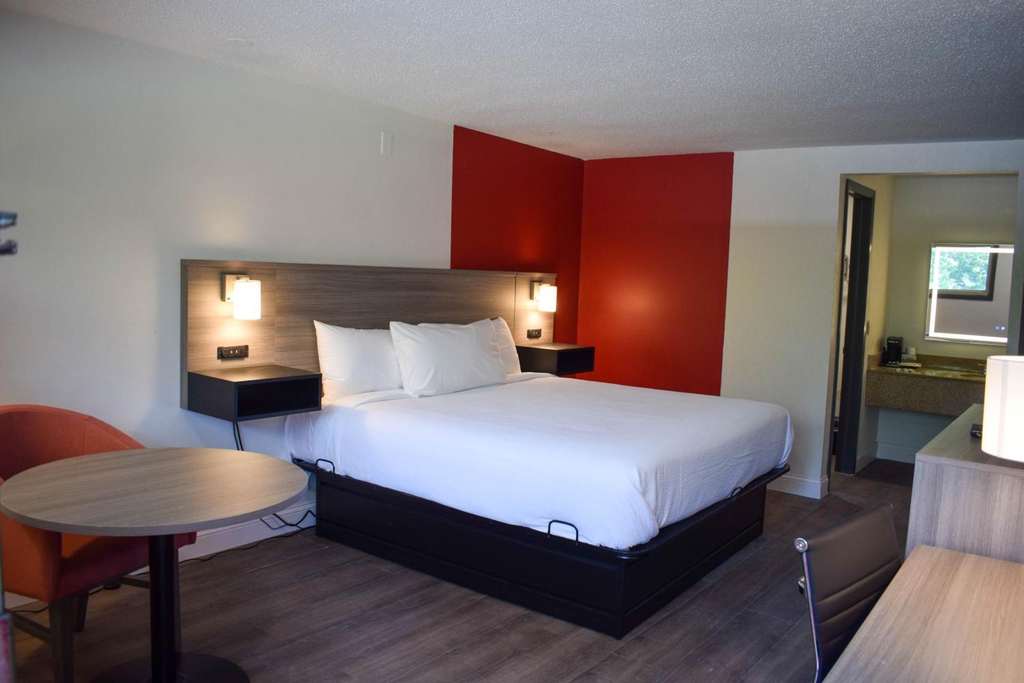 Motel Ramada By Wyndham Cleveland Airport West à Fairview Park Extérieur photo