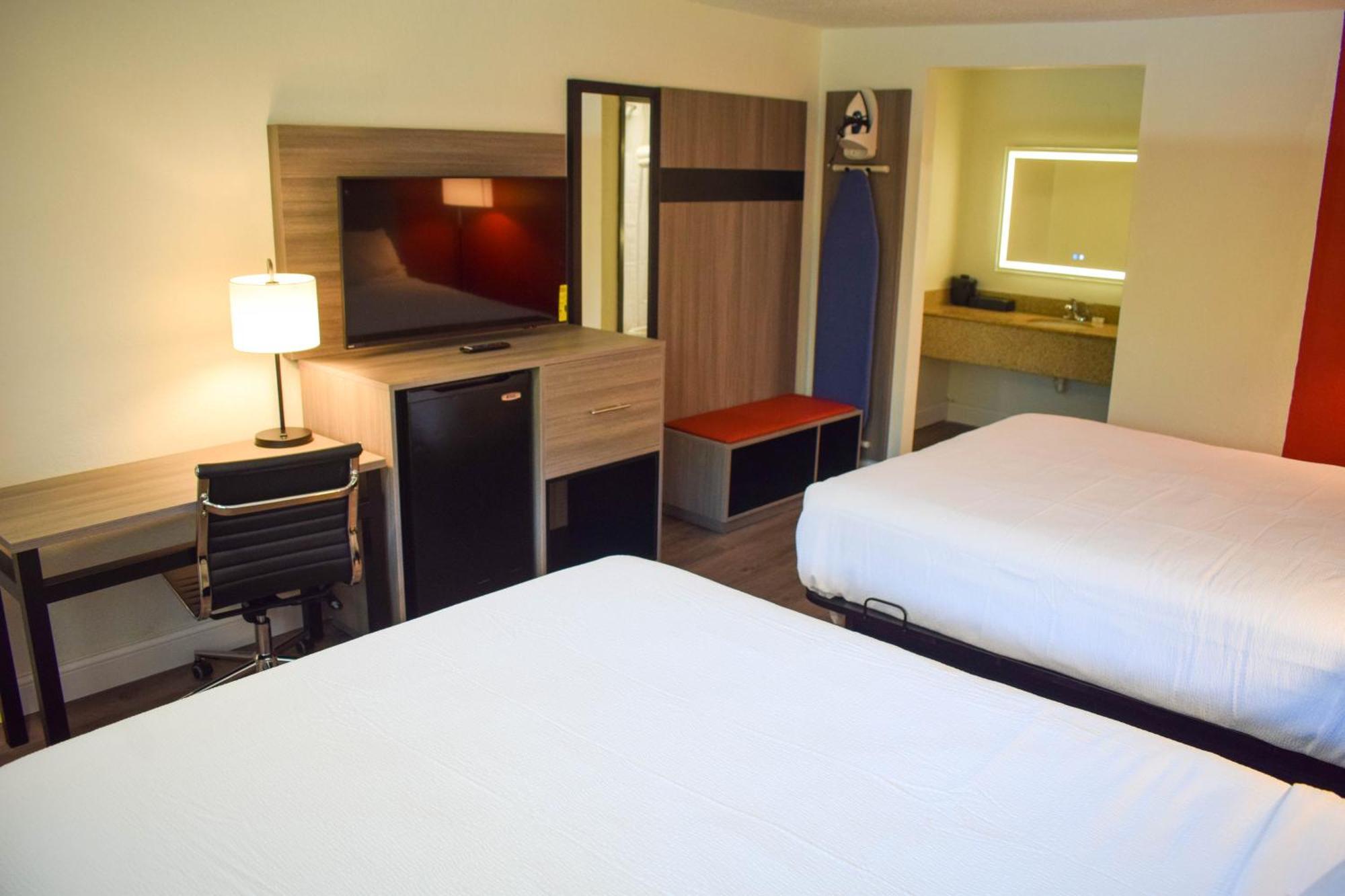 Motel Ramada By Wyndham Cleveland Airport West à Fairview Park Extérieur photo