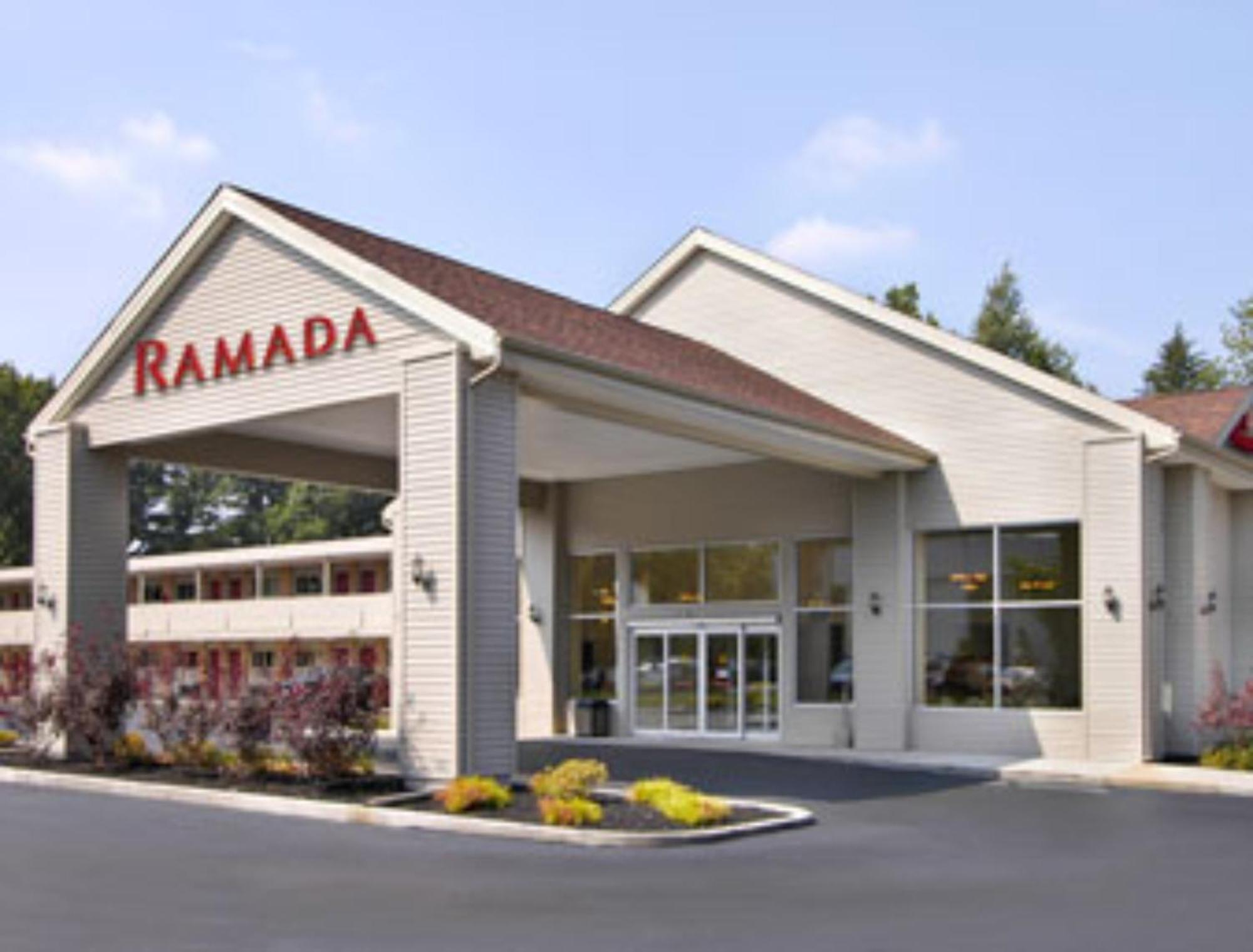 Motel Ramada By Wyndham Cleveland Airport West à Fairview Park Extérieur photo
