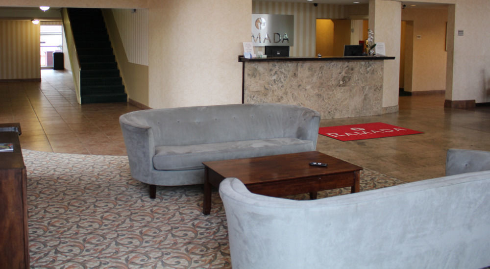 Motel Ramada By Wyndham Cleveland Airport West à Fairview Park Extérieur photo