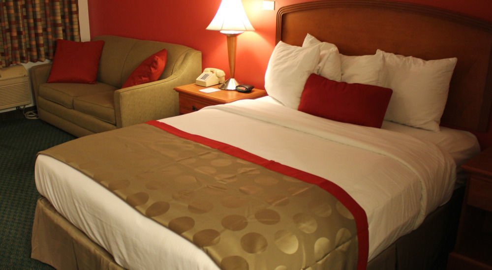 Motel Ramada By Wyndham Cleveland Airport West à Fairview Park Extérieur photo