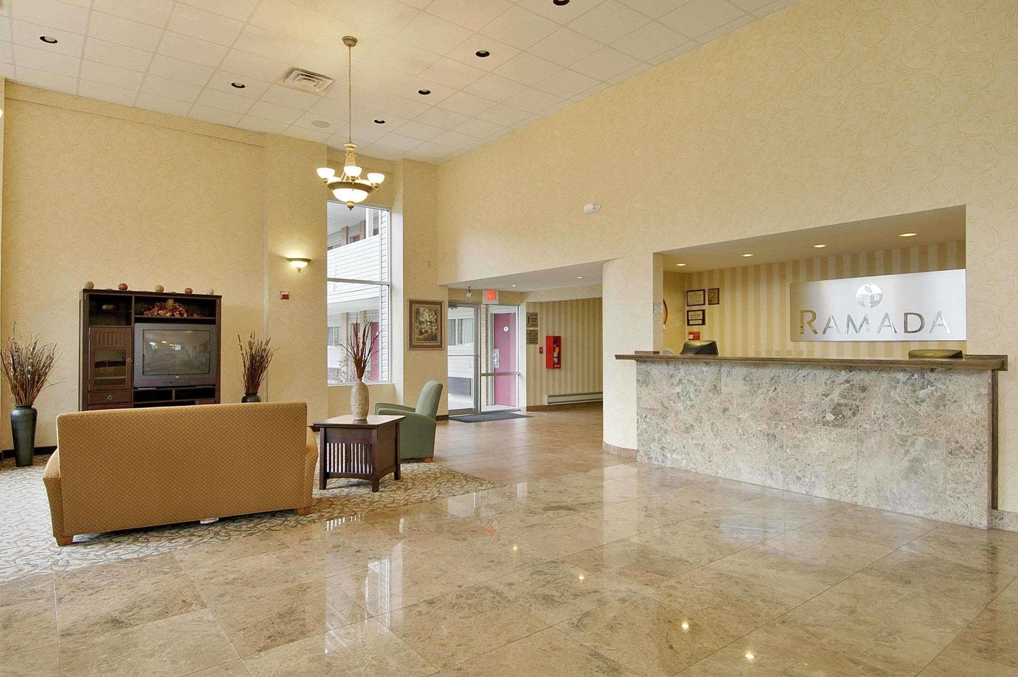 Motel Ramada By Wyndham Cleveland Airport West à Fairview Park Extérieur photo