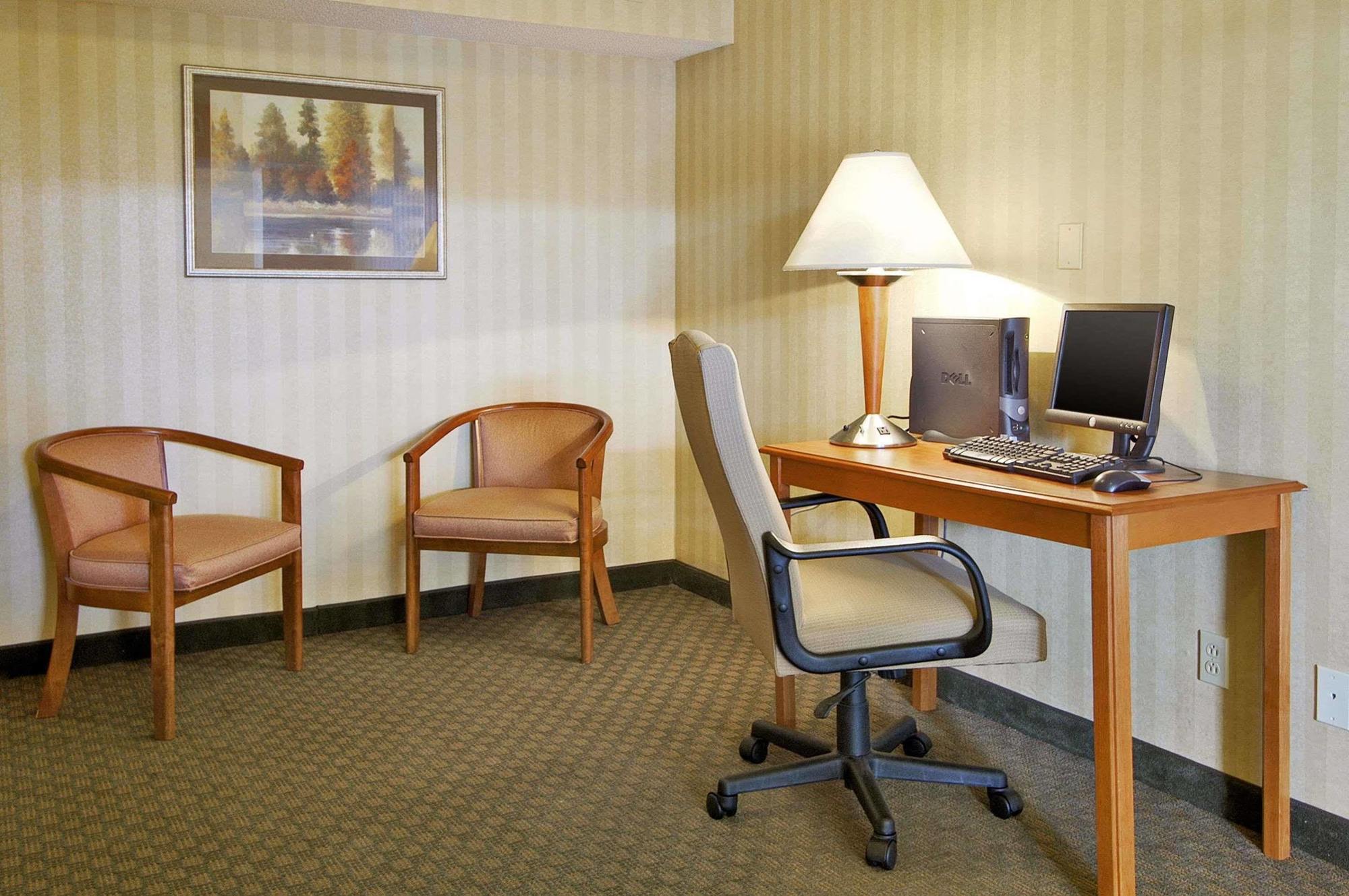 Motel Ramada By Wyndham Cleveland Airport West à Fairview Park Extérieur photo